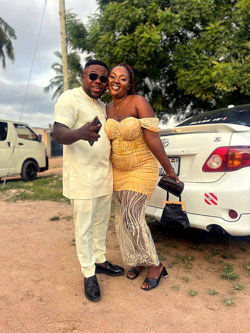 Eddy in ivory and Kessewa in golden lace, smiling together