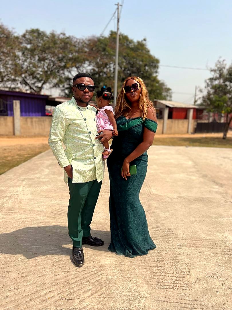 Eddy and Kessewa in emerald green with their little one